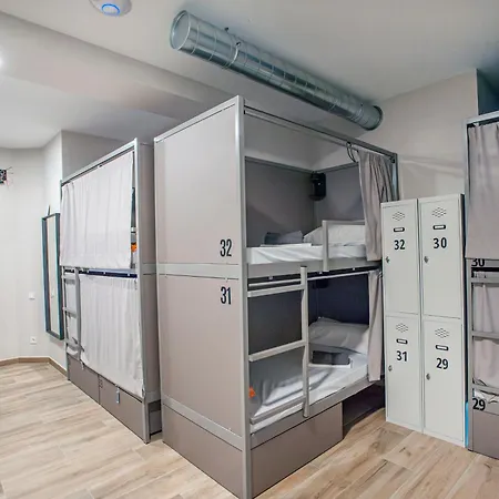 Hostel Dos Estaciones - Free Towels, Coffee & Tea, Remote Check-in