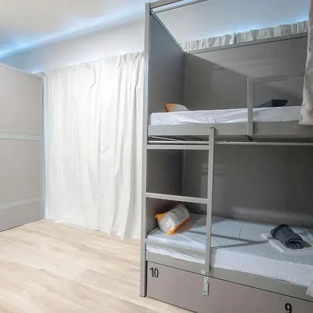 Hostel Dos Estaciones - Free Towels, Coffee & Tea, Remote Check-in *