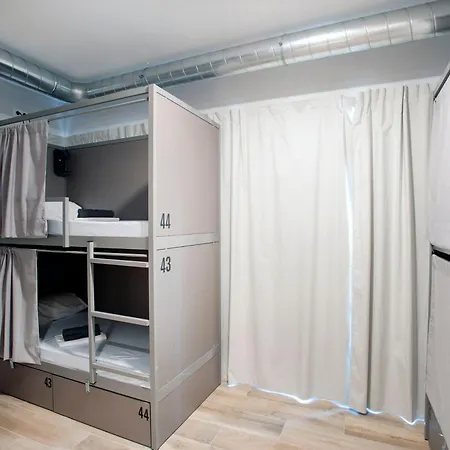 Hostel Dos Estaciones - Free Towels, Coffee & Tea, Remote Check-in *