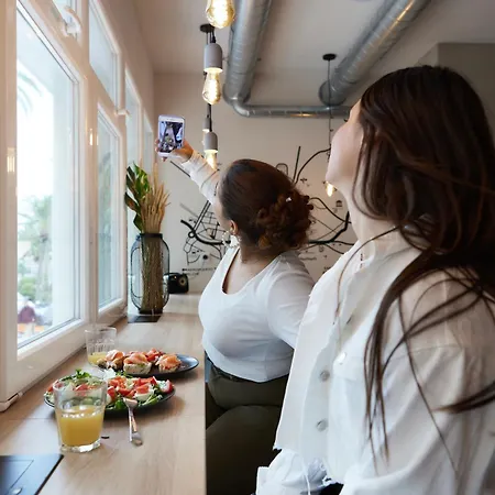 Dos Estaciones - Free Towels, Coffee & Tea, Remote Check-in Hostel