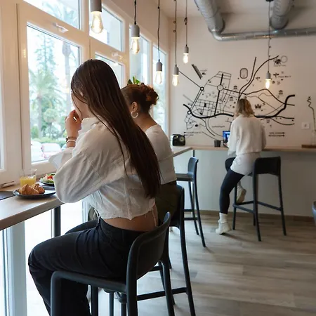 Dos Estaciones - Free Towels, Coffee & Tea, Remote Check-in ホステル アリカンテ